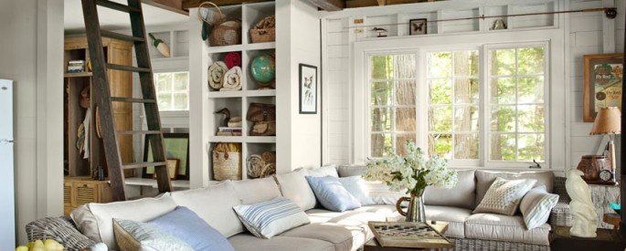 54eb59d77b29a_-_little-house-on-the-lake-couch-living-area-0912-xln